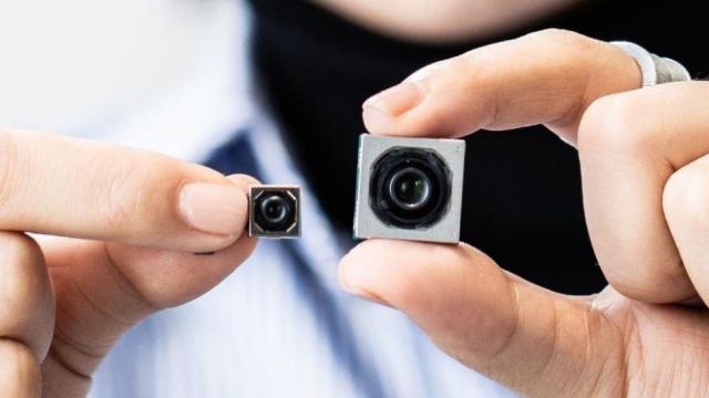 <b>Samsung se pregăteşte de camere cu senzori de 144 megapixeli; Anunţă cipul de 14 nm aferent</b>Credeaţi că 108 megapixeli e mult pentru un senzor foto de telefon mobil? Ei bine Samsung se pregăteşte să treacă la nivelul următor, cu un senzor de 144 megapixeli. Deocamdată a prezentat doar tehnologia cipului de 14 nm din spatele acestui senzor.