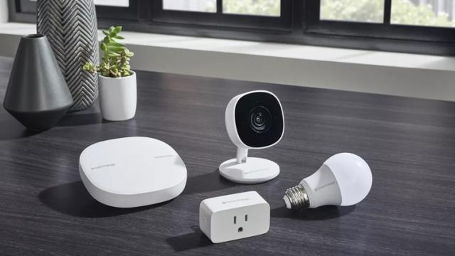 <b>Apple, Google şi Amazon lucrează la un standard smart home open source, care ar putea scăpa de vulnerabilităţi şi probleme</b>Sunt câteva domenii în care este nevoie serioasă de standardizare, precum AI, automobile autonome şi case inteligente. În acest din urmă segment se mişcă lucrurile, după cum arată cel mai nou parteneriat dintre