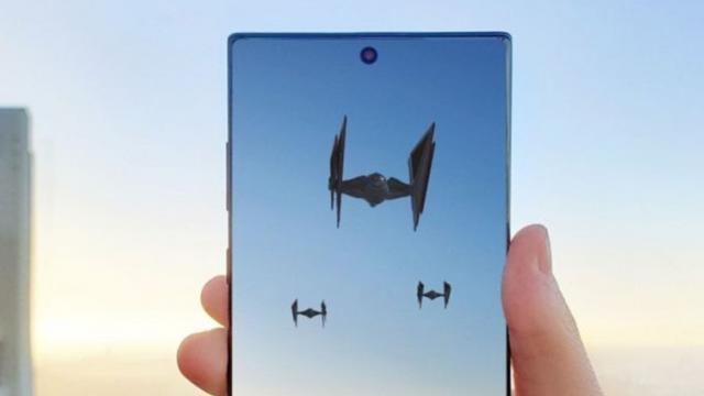<b>Navele din Star Wars ajung pe Pământ prin aplicaţiile AR de pe telefoanele Samsung Galaxy</b>Samsung îşi continuă parteneriatul cu Disney cu ocazia lansării noului film Star Wars: The Rise of Skywalker (azi e debutul oficial la noi). După ce a debutat un Galaxy Note 10+ decorat cu simboluri Star Wars