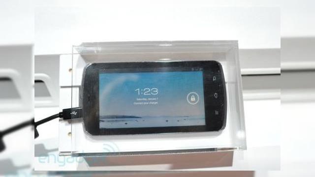 <b>CES 2012: Fujitsu Arrows, primul telefon quad core Tegra 3 ni se prezintă sub formă de prototip (Video)</b>Ieri vă informam că la CES 2012 va fi prezentat primul telefon quad core cu procesor Nvidia Tegra 3 și anume un model Fujitsu Arrows, pe care cei de la Engadget au pus mâna și au detaliat experienta hands-on pe blogul lor. Haideți să vedem ce ne...