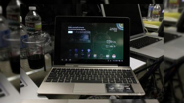 <b>ASUS Transformer Prime rulează deja Android 4.0 Ice Cream Sandwich; Actualizarea a sosit azi! (Video)</b>Deși prima tabletă quad-core, ASUS Transformer Prime trebuia să primească actualizarea la Android 4.0 Ice Cream Sandwich pe 12 ianuarie, ea a sosit astăzi pe device, iar dovada o au cei de la The Verge. Aceștia au pus mâna pe tableta cu procesor...