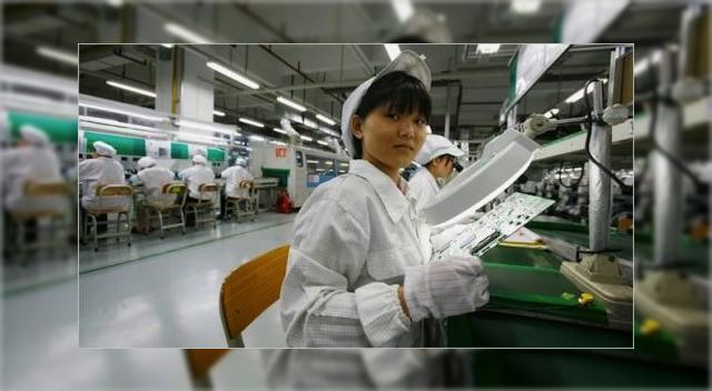 <b>Apple dezvăluie o listă oficială a furnizorilor săi</b>Lista o găsiți - aici. Este o mișcare care surprinde și a asta pentru că vine din partea unui brand cunoscut pentru nivelul de securitate și nu pentru transparență. Știu că Foxconn o dă în bară periodic și apar informații în presa...