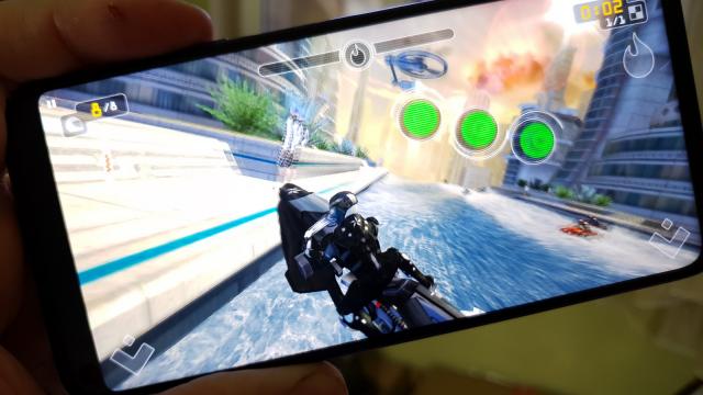 <b>Procesorul lui P30 Pro își spune cuvântul, Huawei Nova 5T vine cu benchmark-uri de flagship din primăvara lui 2019</b>Huawei Nova 5T are un procesor care ne e deja familiar de ceva vreme. E vorba despre Kirin 980, procesor de flagship văzut deja pe Huawei Mate 20 Pro şi pe Huawei P30 Pro. E un CPU octa core, tactat la 2.6 GHz şi venind cu GPU Mali G76 la pachet.