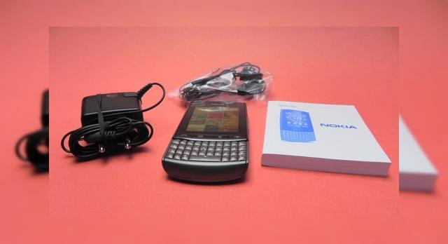 <b>Nokia Asha 303 Unboxing - un telefon touch & type cu Angry Birds preinstalat (Video)</b>Seria Asha de la Nokia și-a făcut debutul în cadrul Nokia World 2011 și a adus cu sine o ușoară confuzie cu privința la definiția telefoanelor low end, mid end și high end. Numai dacă mă uit la Asha 303 și la procesorul sau de 1 GHz și sunt...