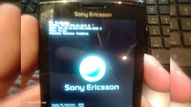 <b>Telefon Sony Ericsson cu Windows Phone la bord, acum sub formă de prototip - iată imagini</b>Se vorbește de ceva vreme despre "timiditatea" celor de la Sony Ericsson de a trece în segmentul dual core de telefoane, dar și în cel Windows Phone. Iată că prima ispravă a fost deja realizată, cu două noi modele dual core fiind prezentate deja...