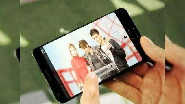 <b>Samsung Galaxy S III surprins Într-o prezentare oficială Samsung? (Video)</b>Samsung Galaxy S III a aprins întreg webul atunci când au apărut presupuse imagini cu acest device provenite din Rusia, dar până la urma acelea s-au dovedit a fi doat concepte. Acum avem o imagine care provine chiar dintr-o prezentare oficială...
