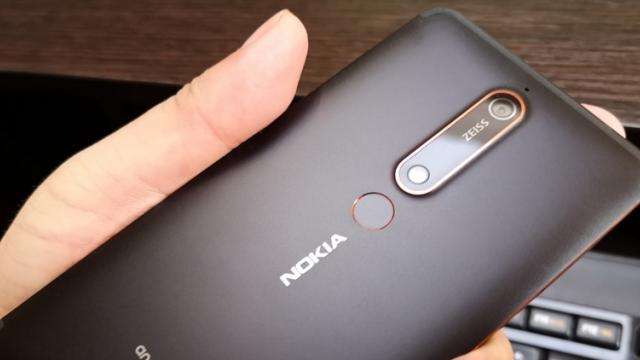 <b>Nokia 6.1 primește al doilea update software major la fix 2 ani de la debut; Android 10 se distribuie acum</b>Finlandezii de la HMD Global își iau în serios promisiunile și iată că astăzi anunță startul actualizării lui Nokia 6.1 la Android 10, telefon anunțat fix acum doi ani în ianuarie 2018. Acesta este un mid-range veritabil 