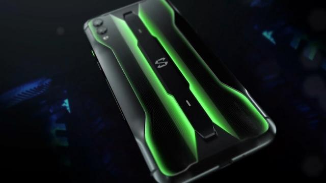 <b>Telefoane cu 16 GB RAM deja!? Xiaomi Black Shark 3 ar putea da startul acestui trend!</b>Telefoanele de gaming au fost unul dintre trendurile în ascensiune în 2019 şi continuă evoluţia în popularitate şi în 2020. Xiaomi ne pregăteşte deja un Black Shark 3, care ar putea aduce o premieră: primul telefon cu 16 GB RAM din lume.