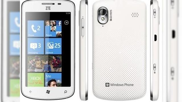 <b>ZTE declară că Microsoft cere 20 - 30 dolari pentru fiecare telefon vândut cu Windows Phone</b>Este pentru prima dată când se fac publice astfel de detalii din universul telefoanelor cu Windows Phone - sistem de operare mobil dezvoltat de către Microsoft. ZTE a lansat de curând un smartphone cu WP 7.5 - ZTE Tania și un oficial a declarat că...