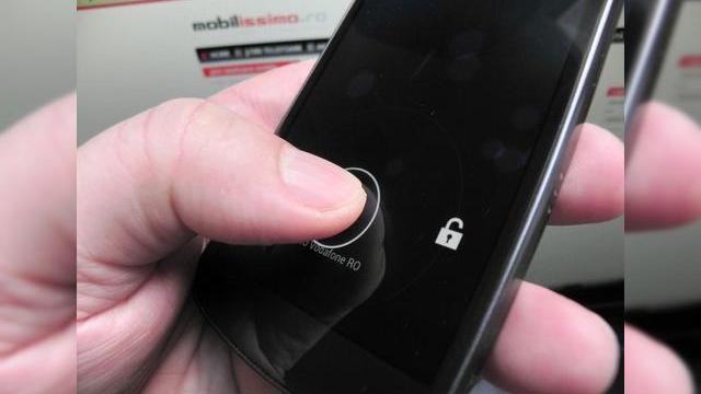 <b>Apple atacă și Samsung Galaxy Nexus pentru mecanismul de deblocare al ecranului... războiul continuă!</b>Odată cu trecerea în 2012 a început și o nouă rundă a duelului Apple - Samsung, de această dată amestecându-i direct și pe cei de la Google, deoarece Galaxy Nexus, cel mai nou Google Phone este luat acum la țintă de către compania din...