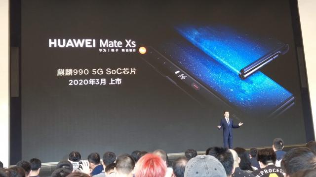 <b>Huawei Mate Xs este deja listat de o autoritate chineză; Vine cu procesor Kirin 990 5G şi balama mai bună</b>Cu câteva zile în urmă am aflat că următorul telefon pliabil de la Huawei, Mate Xs are anunţul programat pentru luna februarie. Am descoperit şi că ar urma să fie mai ieftin şi mai compact decât Mate X, iar acum descoperim şi că a fost deja listat de o..