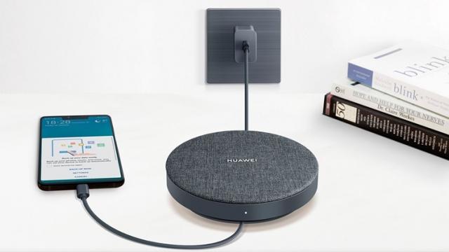 <b>Turul Magazinelor #660: Huawei Mate 20 Pro la un preţ OK, căşti Monster şi HDD extern/încărcător telefon, plus Honor 9X la ofertă</b>Turul Magazinelor a ajuns la episodul 660 şi e ultimul din această lună. Include 4 telefoane, dar şi o pereche de căşti Monster şi un HDD extern inedit, cu rol de încărcător de telefon