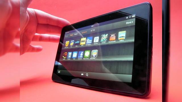 <b>Kindle Fire domină piața tabletelor ieftine</b>A fost lansată în luna noiembrie 2011 de către Amazon și este singura tabletă din piață care costă mai puțin decât prețul său de producție. în SUA era comercializată pentru 199 dolari. în România costă în jur de 1.000 de lei. &nbsp;...