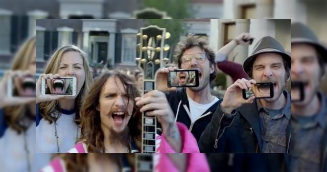 <b>Reclama Samsung Galaxy Note de la Super Bowl a costat 10 milioane de dolari, atacă din nou Apple... subtil (Video)</b>în ultimele ore s-a tot vorbit despre Super Bowl, evenimentul sportiv al anului pentru americani, dar și o mină de aur pentru marile companii, care se luptă pentru spațiul publicitar din pauzele meciului de fotbal american. Pe lângă producătorii...