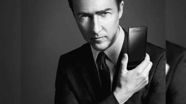 <b>LG Prada 3.0 Într-o campanie de advertising alături de Edward Norton și Daria Werbowy</b>LG a lansat campania de promovare pentru cel mai recent smartphone al său - LG Prada 3.0. Combină partea fashion cu un hardware bun și un preț care nu urcă prea sus în mii de ron. Se poate comanda și din țara noastră după cum ați citit aici....