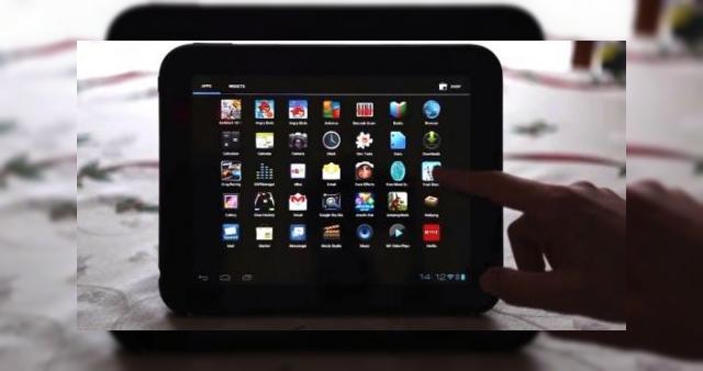 <b>HP recunoaște buba: a livrat tablete TouchPad cu Android; Oferă acum codul sursă Android pentru TouchPad</b>Probabil că nu mai țineți minte, dar e important să vă reamintesc că la un moment dat au existat câțiva cumparatori de tableta HP TouchPad care s-au trezit că au primit prin curier varianta cu Android a tabletei. Cum HP nu avea așa ceva în...