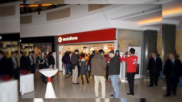 <b>Vodafone România și rezultatele financiare pe trimestrul al III-lea 2011 - 2012</b>Au fost oferite informațiile oficiale privind rezultale financiare ale Vodafone România. Trimestrul al III-lea din anul fiscal 2011 - 2012 este cuprins între 1 octombrie și 31 decembrie 2011. Este o perioadă de criză, dar și strategia s-a schimbat....