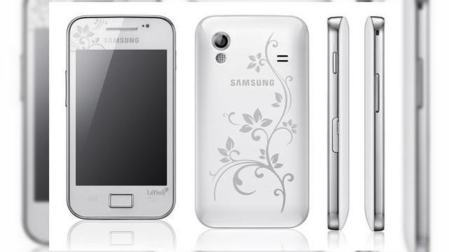 <b>Samsung prezintă ediția de telefoane mobile La Fleur pe 2012</b>Prezentarea gamei La Fleur pe 2012 a avut loc în Rusia. Vorbim de telefoane personalizate care se adresează publicului feminin și în special adolescentelor ce doresc să iasă în evidență printr-un telefon cu o temă florală plus o culoare aparte....