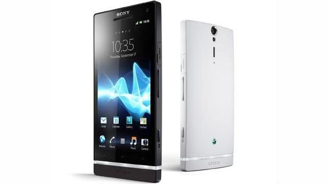 <b>Sony Xperia S sosește În magazine pe 5 martie; Gata de Încărcare ultrarapidă?</b>Sony Xperia S este unul dintre cele mai apreciate telefoane prezentate la CES 2012 și abia aștept să avem șansa să punem mâna pe el în Barcelona la MWC. Acum aflăm că handsetul va sosi pe piață pe 5 martie și sunt sigur că până în perioada...