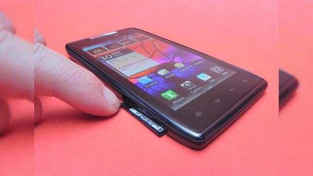 <b>Motorola a prezentat calendarul de update la Android 4.0 Ice Cream Sandwich pentru telefoanele sale</b>Uite că și Motorola se alătură Sony Ericsson, LG, Samsung și HTC oferind informații privind update-ul la Android 4.0 ICS. Motorola spunea în urmă cu câteva luni de dificultatea în a porta Android 4.0 pe un smartphone ce inițial rula 2.3...
