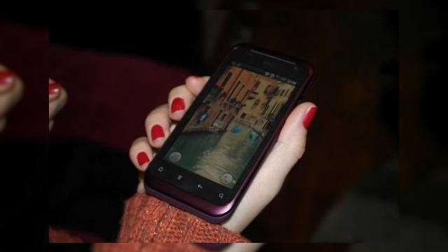 <b>LG Optimus Sol vs HTC Rhyme - duel Între telefoane Android single core</b>Ambele telefoane le-am avut în test pentru o perioadă îndelungată și la final m-am gândit că ar fi utilă o comparație între cele două smatrphone-uri cu Android, single core. Sunt poziționate ușor diferit. LG Optimus Sol este un telefon...