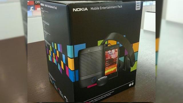 <b>Nokia Lumia 800 și un pachet special axat pe divertisment</b>Nokia Lumia 800 este vârful de gamă pe plan european pentru gama de telefoane Windows Phone a finlandezilor. Vom vedea la MWC Barcelona ce smartphone cu Windows Phone va fi prezentat și dacă va sosi Lumia 900 care să ia locul de frunte în dauna lui...