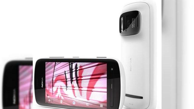<b>Fotografii și clipuri cu Nokia 808 PureView</b>Au și apărut imagini făcute cu Nokia 808 PureView. Interesul este mare și mai ales că vorbim de un senzor foto gigantic de 41 Megapixeli care impresionează cel puțin prin numărul de pixeli afișat. &nbsp; Fotografiile făcute cu Nokia 808...