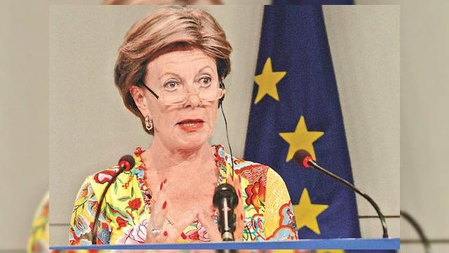 <b>Uniunea Europeană aprobă reducerile de tarife roaming; Vodafone și France Telecom se opun!</b>Sunt sigur că știți că există țări ale Uniunii Europene în care operatorii aplica tarife absurde pentru serviciile tip roaming. Ei bine, Parlamentul UE are în lucru de câțiva ani un plan de măsuri pentru scăderea acestor tarife, dar în...