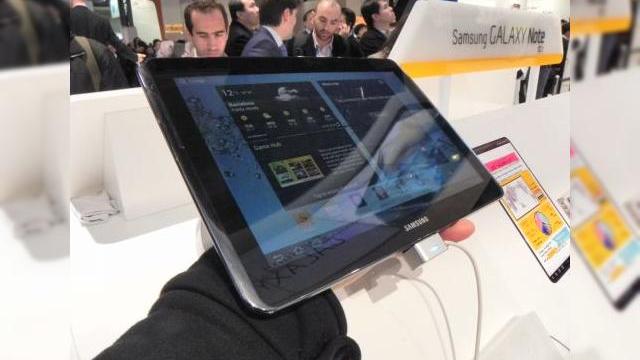 <b>MWC 2012: Samsung Galaxy Note 10.1 hands on - tableta de 10 inch cu stylus S-Pen (Video)</b>După cum știți deja, Samsung nu a avut o conferință de anvergură la MWC 2012 în Barcelona, dar noutățile nu au lipsit de la standul lor. în lipsa lui Samsung Galaxy S III, privirile ni s-au oprit asupra lui Samsung Galaxy Note 10.1, varianta mai...