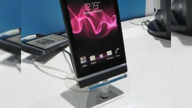 <b>MWC 2012: Sony Xperia S preview - cel mai bun telefon Sony ni se prezintă (Video)</b>Trebuie să recunosc că indiferent ce s-a prezentat la MWC 2012 în ultimele zile, de abia așteptam să văd în acțiune telefonul Sony Xperia S. și asta pentru că arată bine, are hardware performant și reprezintă un nou pas în evoluția Sony....