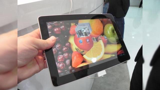 <b>MWC 2012: Huawei MediaPad 10 FHD preview hands on - tableta quad core de 10 inch cu procesor Huawei (Video)</b>Ne continuăm periplul printre terminalele Huawei, de această dată cu o tabletă quad core, asta după ce am văzut un telefon quad core și unul ultraslim dual core. Huawei MediaPad 10 FHD este o nouă tableta de 10 inch a companiei asiatice,...