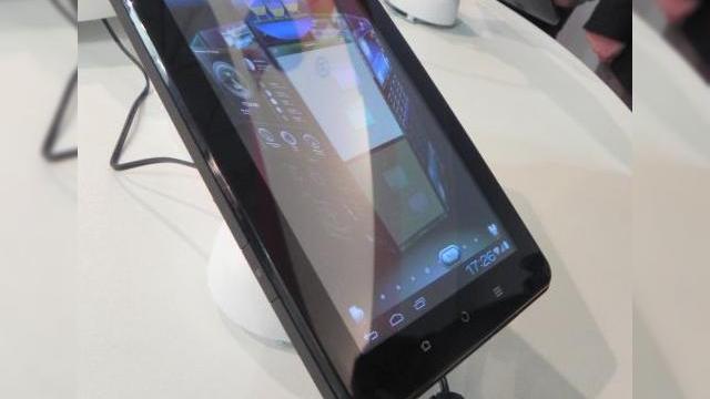 <b>MWC 2012: ViewSonic ViewPad G70 hands on tableta Android 4.0 cu ecran de 7 inch, interfață 3D (Video)</b>ViewSonic este o prezență puternică la MWC 2012, afisandu-se la standul din Barcelona cu câteva tablete și telefoane foarte interesante, dotate cu interfața ViewScene 3D, bazată pe SPB Shell 3D. Aceasta este o tabletă 3G care va sosi în mai sau...