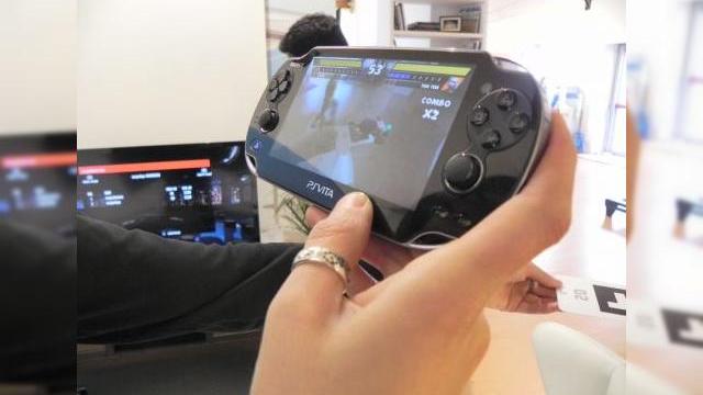 <b>MWC 2012: Sony PS Vita hands-on - realitatea augmentată la putere! (Video)</b>Pe lângă telefoanele sale Xperia, Sony a adus în Barcelona și nouă consola PS Vita, pe care o găsiți la vânzare și în România și pe care o avem și noi în teste chiar acum. Consola quad-core ne-a fost prezentată de către o drăguță...