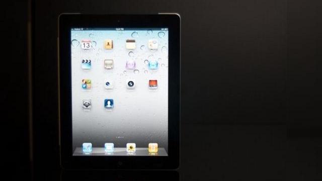 <b>iPad HD se impune tot mai mult ca numele noii tablete Apple</b>Deja s-a ajuns ca iPad HD să fie numele semioficial cunoscut pentru noua tabletă iPad. Despre iPad 3 se tot vorbește de un an, dar de când a apărut teoria cu ecranul Retina Display (tocmai confirmat de posterele oficiale Apple) a început să se...