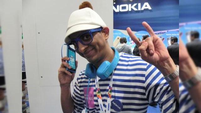 <b>MWC 2012: Nokia Lumia 900 În acțiune - premiantul de la CES analizat În Barcelona (Video)</b>Nokia Lumia 900, telefonul Nokia cu Windows Phone cu diagonala cea mai mare a fost premiant la CES 2012, luând titlul de cel mai bun smartphone de la CNET. Acest telefon a venit și la Mobile World Congress 2012, în Barcelona și a ajuns pe mâna lui...