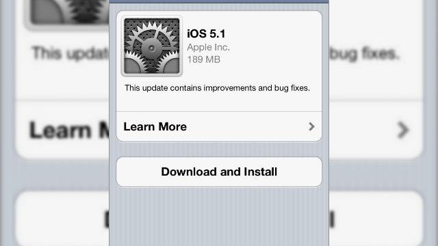 <b>iOS 5.1 disponibil spre download acum! Iată ce funcții aduce nouă versiune!</b>Ce ocupă 189 MB și are gust de măr proaspăt? E vorba de iOS 5.1, noul release de la Apple, care a fost anunțat aseară odată cu iPad Cel Nou, noua tabletă a companiei din Cupertino. Acest software este deja disponibil spre download, iar în...