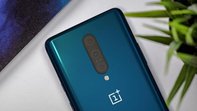 <b>OnePlus 8 apare în randări proaspete bazate pe leak-urile recente; Decupaj selfie în ecran și setup foto triplu în spate</b>La început de săptămână avem parte și de un leak asociat lui OnePlus 8, flagship care la ultima verificare ar urma să debuteze oficial la mijlocul lunii aprilie - alături de o variantă Pro. În cazul de față privim asupra unor 