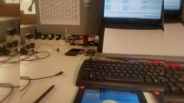 <b>Fotografie dezamăgitoare realizată cu Samsung Galaxy S III (Zvon)</b>După ce am văzut o imagine de presă cu un presupus Samsung Galaxy S III și am aflat și că ar urma să existe un eveniment de lansare pentru device în mai, iată acum și o mostră foto realizată cu camera noului smartphone de la Samsung. &nbsp;...