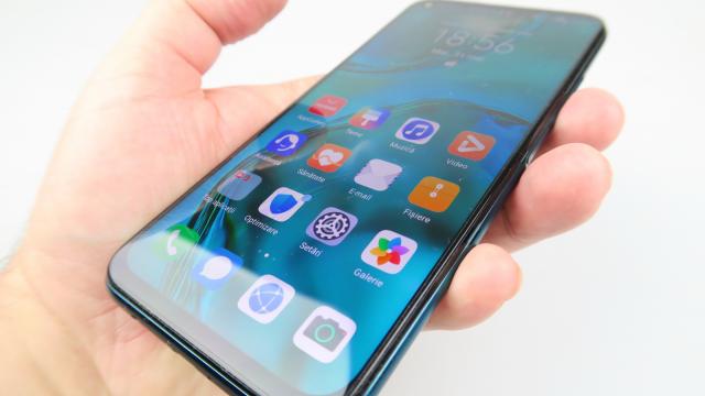 <b>Huawei P40 Lite: Hardware mulţumitor şi adecvat preţului</b>Huawei P40 Lite este poate "Lite-ul" cu cele mai puţine jumătăţi de măsură şi compromisuri de până acum. Avem un ecran IPS LCD de 6.4 inch Full HD+ luminos, un procesor Kirin 810 care se poate bate cu Snapdragon 730 sau să îl întreacă şi 6 GB RAM şi..