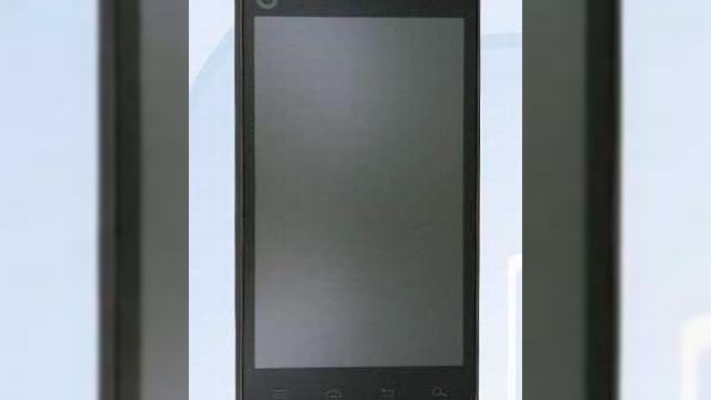 <b>Două noi telefoane Motorola midrange: XT760 și MT680 - imagini și specificații</b>După scăpările din ultima săptămână, cea a lui Motorola Droid Fighter și a unui handset care pare similar cu Droid RAZR, astăzi Moto ne oferă încă două device-uri nelansate încă, printr-o scăpare. Este vorba despre două terminale...