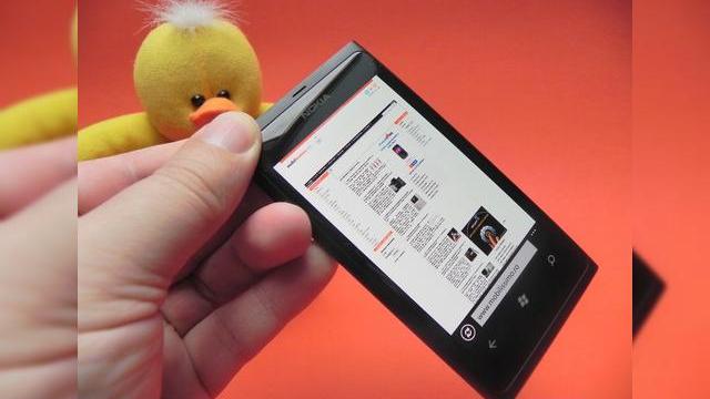 <b>Nokia Lumia 800 primește un nou update software ce promite o baterie mai bună</b>Am avut Nokia Lumia 800 la test în urmă cu ceva timp și chiar s-a nimerit să instalez un update software. Acum văd că se vorbește de un alt update. Știți că lansarea în piață a lui Lumia 800 a fost însoțită de probleme legate de modul în...