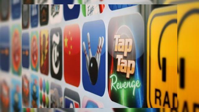 <b>Google scoate mai mulți bani din terminalele iOS decât din cele Android... de 4 ori mai mult!</b>Ați zice că din moment ce Steve Jobs a jurat să distrugă Android cu un război termonuclear e greu de crezut că Google are chiar o înțelegere de lungă durată cu Apple. Ei bine, așa e, cele două companii nu au împărțit doar un oficial sus...