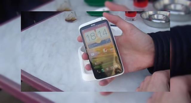 <b>Cu aromă de melci și fromage - HTC One X scos din cutie de un francez (Video)</b>De obicei aici la Mobilissimo.ro spunem că americanii sunt norocoși că primesc tot felul de terminale în premieră, care ajung după luni bune în Europa. Ei bine, acum un francez este cel norocos, el având ocazia să fie printre primii din lume care...