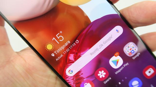 <b>Samsung Galaxy A71: OS, UI, aplicaţii cu funcţii împrumutate de la Note 10 şi S20</b>Samsung Galaxy A71 rulează deja familiarul Android 10 şi One UI 2.0, experiența întâlnită de noi recent pe Galaxy A51 şi într-o oarecare formă şi pe S20 şi S20 Ultra, deşi acolo avem One UI 2.1 de fapt (nu că ar fi diferenţe uriaşe totuşi).