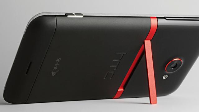 <b>HTC Evo 4G LTE - Încrucișarea dintre HTC One X și One S?</b>Poate o să vi se pară ciudat, dar HTC Evo 4G LTE ce va fi comercializat în SUA are o parte din hardware-ul lui HTC One S și alta din specificațiile lui HTC One X. Este un smartphone ce va fi vândut în rețeaua Sprint Wireless și poate că va fi...