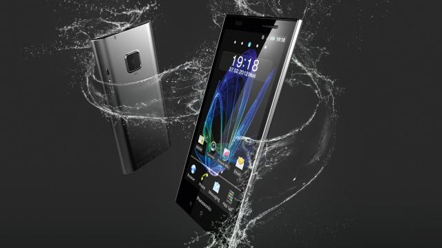 <b>Panasonic Eluga a sosit În Germania. Pe când și În țara noastră?</b>Unul dintre cele mai interesante telefoane prezentate la MWC Barcelona 2012 a fost Panasonic Eluga. Aveți o prezentare video făcută de către reprezentantul nostru la târgul cu pricina. A început a fi pus la vânzare în Germania și prețurile...