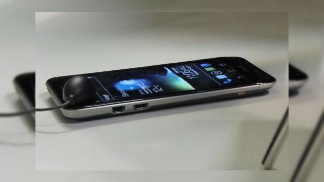 <b>Avem prețuri pentru ASUS PadFone, Pad 300 și Transformer Pad Infinity!</b>în cadrul unui eveniment de modă din Italia și anume Săptămâna Modei 2012, ASUS a oferit detalii despre cele mai noi tablete ale sale, cele prezentate la MWC 2012. Este vorba despre ASUS PadFone, ASUS Transformer Pad Infinity și Transformer Pad...