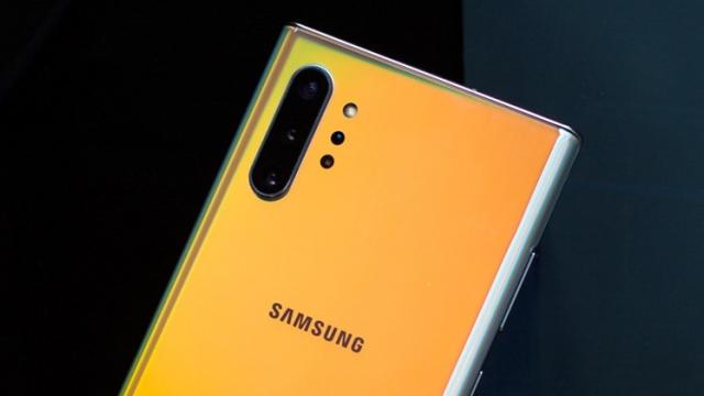 <b>Samsung recunoaşte o problemă gravă de securitate pentru toate telefoanele din 2014 încoace şi oferă un patch pentru "Zero Click Bug"</b>Samsung a început să ofere recent actualizarea cu security patch-ul pe luna mai 2020, iar acesta aduce un fix foarte important. E vorba despre un "Zero Click Bug" care a împânzit Internetul în ultimele 48 de ore prin faptul 