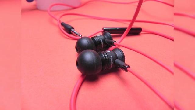 <b>HTC Își păstrează Încrederea În tehnologia Beats, neagă zvonurile că va renunța la căști</b>HTC a ținut să reamintească tuturor că susține produsele Beats by Dre, companie pe care a și cumpărat-o anul trecut producătorul seriei de telefoane One. Recent au existat zvonuri că HTC ar urma să reducă implicarea tehnologiilor audio Beats...