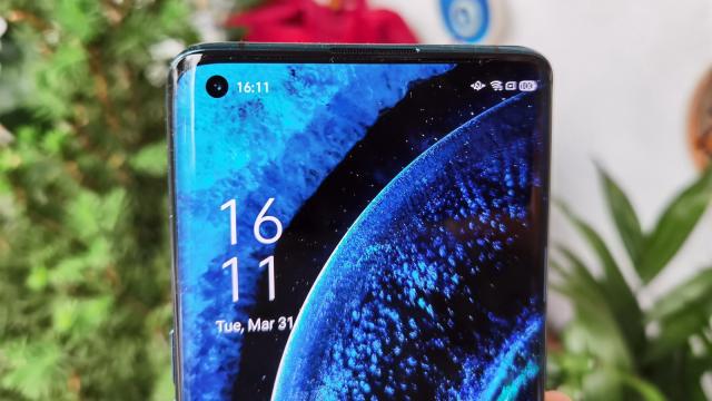 <b>Oppo Find X2: Display campion la Mobilissimo.ro, sărind de 800 LUX</b>Nu aş fi crezut că tocmai de la Oppo o să vină următorul record de luminozitate a ecranelor de smartphone în ierarhia noastră. Deja era un pui de record faptul că aveam un ecran Quad HD+ cu refresh rate de 120 Hz, când Samsung oferise doar 120 Hz pe..